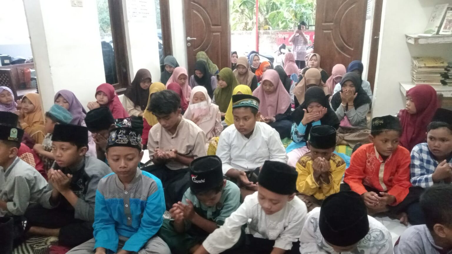 Pahami Beda Zakat Infak Sedekah & Waktu Terbaiknya Batas Usia Anak Yatim Panti Asuhan Tuban Lebaran Yatim 1446 H